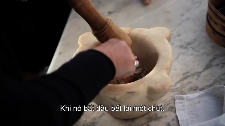 Tập 1 phim Muối, chất béo, axit và nhiệt